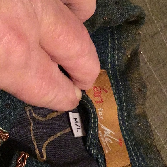 This cool jacket is so cool looks like m/l petite - Picture 6 of 9